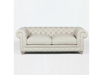Baltais Chesterfield luksusa trīsējvietīgais modernais 3-sēdvietīgais dīvāns.