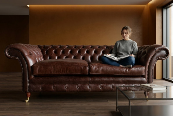 Brūnā luksusa "Chesterfield" 3-vietīga mūsdienīga dzīvojamā istaba dīvāns