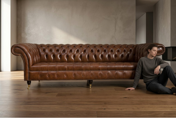 Chesterfield Brown dīvāns ar 4 sēdvietām un polsterējumu, dīvāns sērijas dīvāns ar 265 cm garu.
