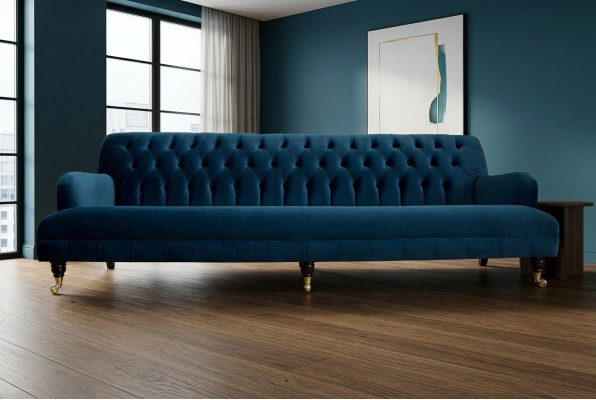 Liels zils Chesterfield četrstāvu xxl luksusa dīvāns ar polsterējumu un mēbelēm.