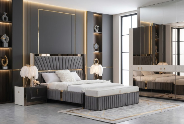 Luksusa gulta 180x200 cm ar koka galvadēliem un 2 naktsplauktiem Itālijas mēbeļu veikalā.