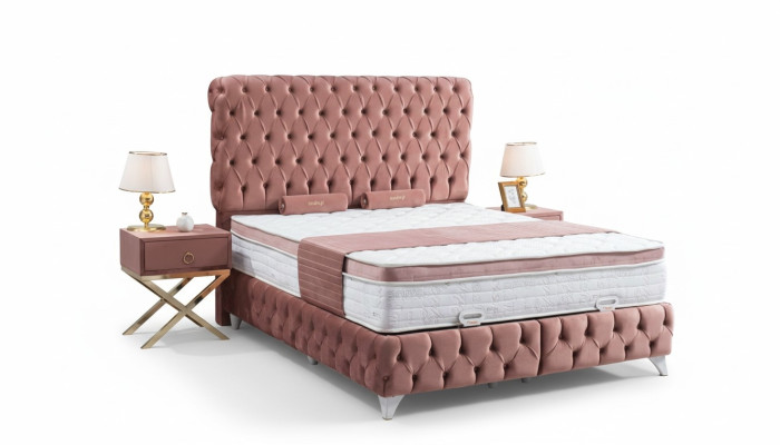 Boxspringa gulta Rosa Chesterfield stilā Izcils dizains Luksuss 2x nakts galdiņi komplektā 3 gabalos.