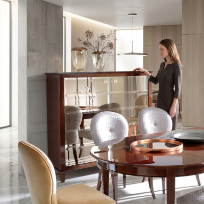 Sideboard Kommode Skapja Klasiskas luksusa skapji Dzīvojamā istaba Klasiskais brūns