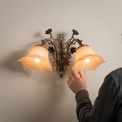 Sienas lampa, sienas gaismeklis, sienas lukturis, lustra, sienas lampa, ziedi, stikls, brūns.