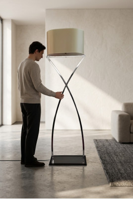 Stāvlampa dzīvojamā istabā Stāvlampa no metāla jauna guļamistabā