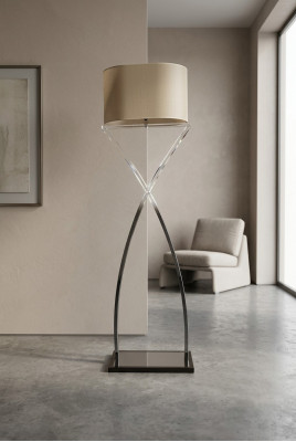 Stāvlampa dzīvojamā istabā Stāvlampa no metāla jauna guļamistabā