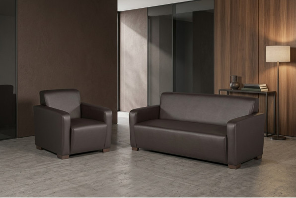 Melns krēsls birojam Mūsdienu dizaina dizaina tekstila darba telpā