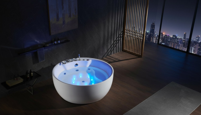 Apļveida vannas baseins ar hidro masāžu un LED gaismām - masāžas un relaksācijas dizains.