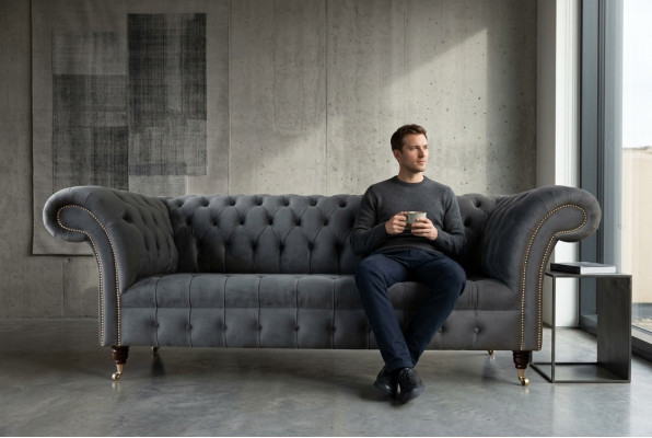 Angļu Chesterfield kanapējsofa biroja mēbeles trīsvietīgs samts 230cm pelēka