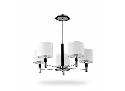 Gaismeklis ar hromēm, eleganta, luksusa viesistaba.