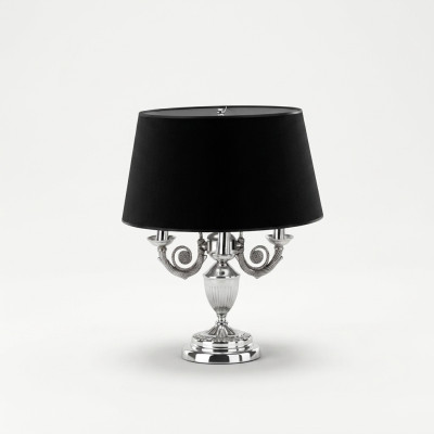 Galds lampa ar melnu lampas ēnu, galdlampes, lampas.