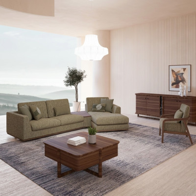 Dzīvojamā istaba komplektā 2 gab. stūra sofa L-formā, atpūtas mēbele un mūsdienīgs auduma krēsls.