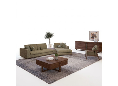 Dzīvojamā istaba komplektā 2 gab. stūra sofa L-formā, atpūtas mēbele un mūsdienīgs auduma krēsls.