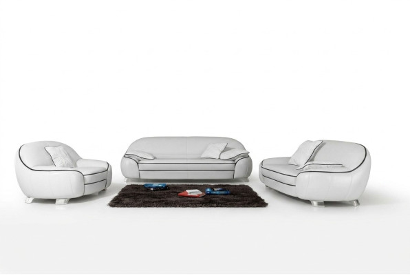 Sofas komplekts ar 3+2+1 mēbeļu komplektu ar mīkstu ādas dīvānu.
